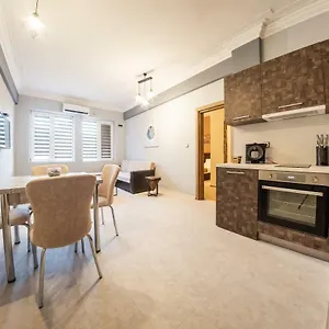 https://industrial-life-apartment.sofiahotelsbg.com